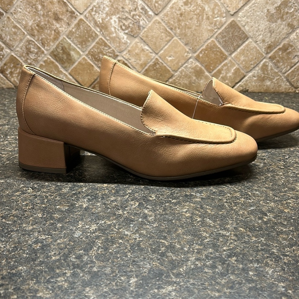Cliffs by White Mountain NWT Quinta Heels